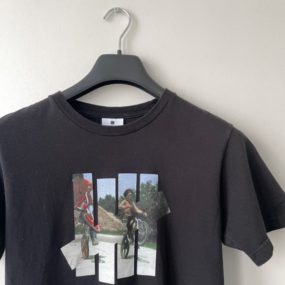 Undefeated graphic tshirt